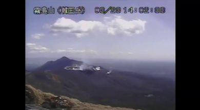 新燃岳（霧島山）のライブ映像　鹿児島県