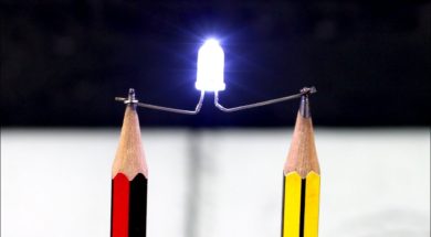 鉛筆の芯は電気を通す。LEDとブザーを使ったアイデアクラフト。