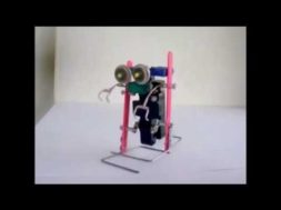 ダイソーのプラレールで2足歩行ロボットが作れます