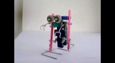 ダイソーのプラレールで2足歩行ロボットが作れます